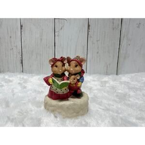 Musical Christmas Mouse Family Figurine Caroling Mice Lighted Holiday Decor